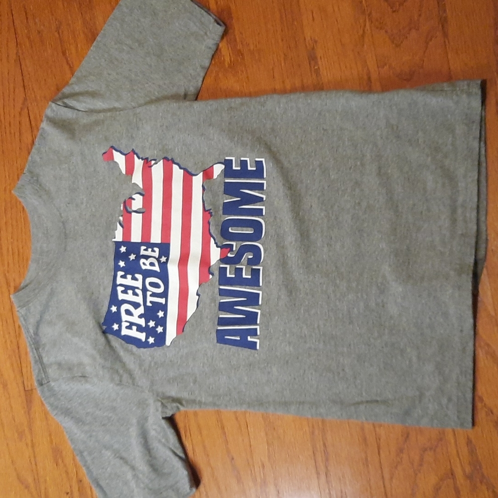 Free to Be Awesome t-shirt. Size youth 10-12.